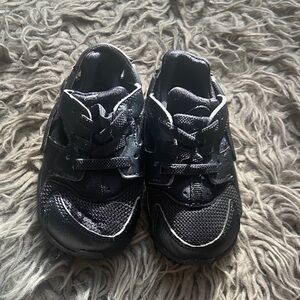 Nike Kids Black Huaraches